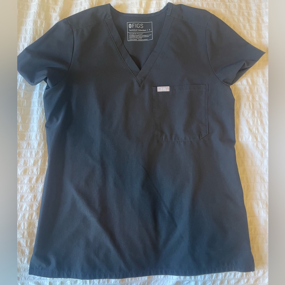 Figs Black Free X small top